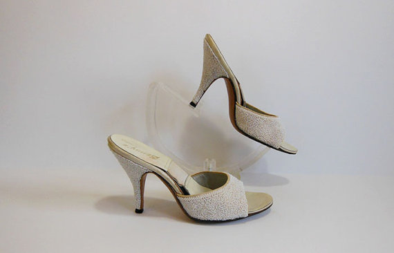 Hochzeit - 1950s shoes / Vintage 50's White Beaded SPRINGOLATORS Shoes Heels