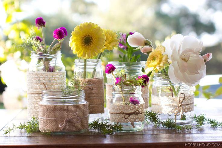 Hochzeit - DIY Whimsical Lace & Twine Wrapped Jars