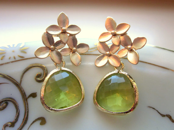 زفاف - Peridot Earrings Apple Green Gold Cherry Blossom - Sterling Silver Posts - Bridesmaid Earrings - Wedding Jewelry - Valentines Day Gift