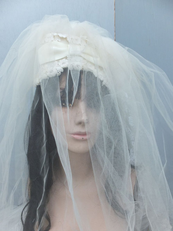 Hochzeit - 1970s Wedding Gown w/Matching Veil / Lace Wedding Gown / Ivory Bridal Gown
