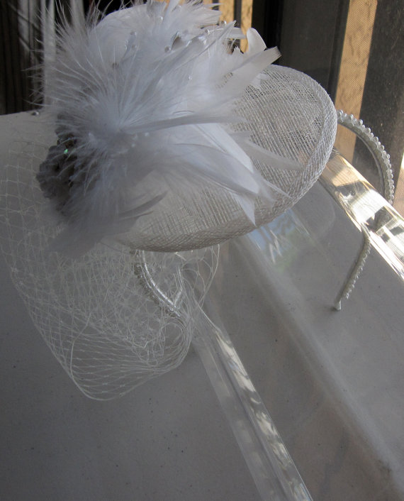 Hochzeit - White Feather Crystal Flower Sinamay Fascinator Hat with Veil and Pearl Headband, for Bridal, weddings, parties, special occasions