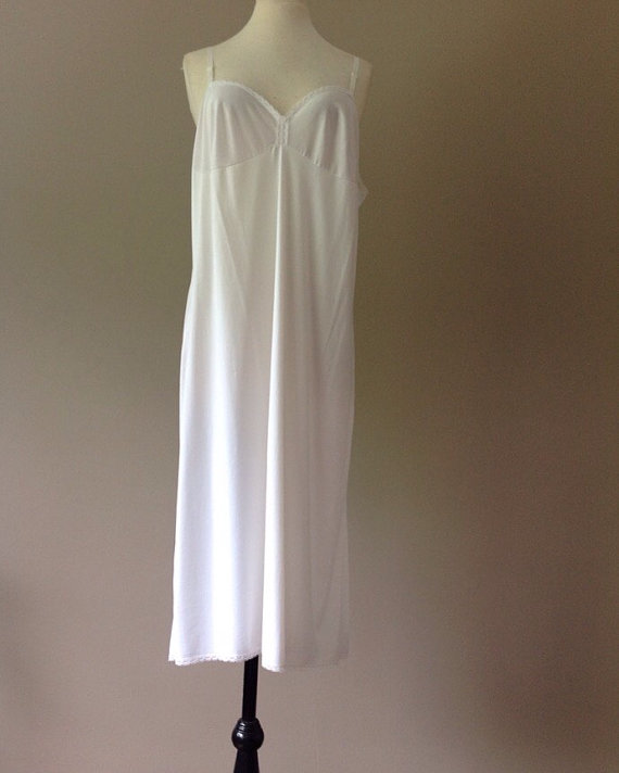 زفاف - 42 / Full Slip / Dress / Plus Size / Vintage Vanity Fair Lingerie / White Nylon with Lace / FREE Shipping