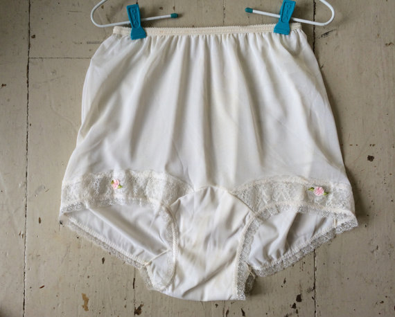 زفاف - 1950s Vintage Nylon High Waisted Sissy Panties Realtex Lace inserts Trim and Rosettes NWT Size 8