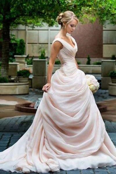 Mariage - Blush Pink Wedding Dresses Princess V Neckline Ruffled Organza Skirts Classic Pink Wedding Gown For Summer Fall Brides From Meetdresses