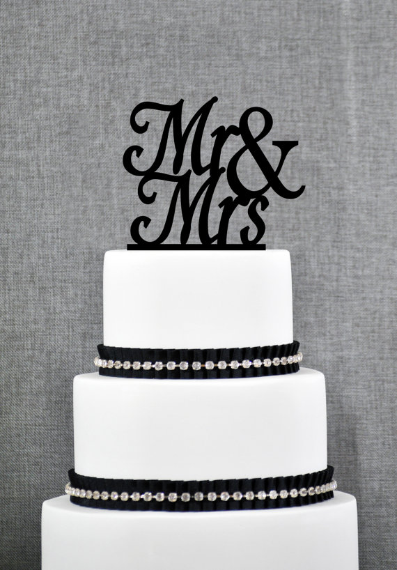 Свадьба - Mr and Mrs Script Font Elegant Wedding Cake Toppers in your Choice of Color- (S105)