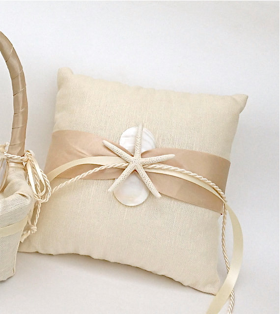 Mariage - Wedding Ring Bearer Ivory Linen Pillow with Starfish and Mother of Pearl for Beach Weddings