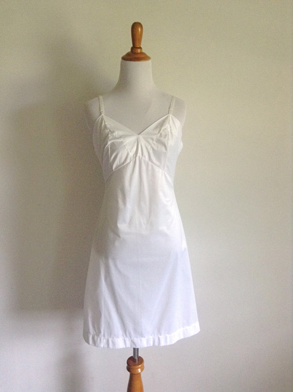 Hochzeit - Vintage White Figurfit Slip - Size 34 Small