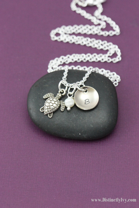 زفاف - SALE - Turtle Necklace - Sea Turtle Jewelry - Personalized Initial Necklace - Hand Stamped Necklace - Wedding Necklace-Bridesmaid Jewelry