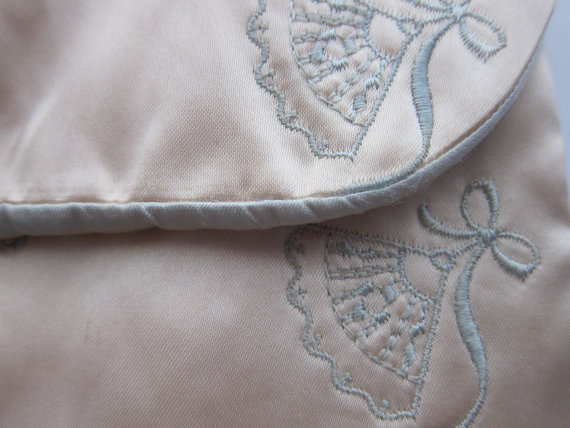 Hochzeit - 60s Pink Satin Stockings Case - Vintage Lingerie Boudoir Bridal - Fan Fans Embroidery - Stocking Storage