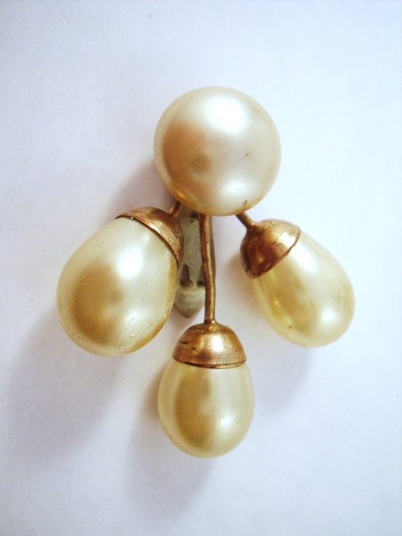 زفاف - Vintage Dress Clip- Faux pearl for dress, hair or necklace pendant