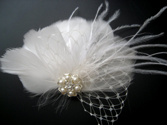 Mariage - Wedding Bridal Light Ivory Feather Pearl Rhinestone Jewel Veiling Head Piece Hair Clip Fascinator Accessory