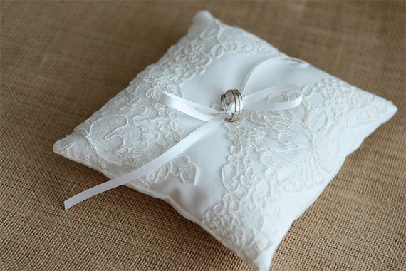 زفاف - Wedding Ring Pillow, Ring Bearer Pillow, ivory duchess satin ring cushion with Alencon lace trim