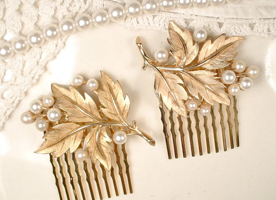 زفاف - TRIFARI Pearl Gold Leaf Bridal Hair Comb PAIR, Brushed Gold Leaf Head Piece, OOAK HairPiece Set 2 Woodland Rustic Wedding Accessory Clips