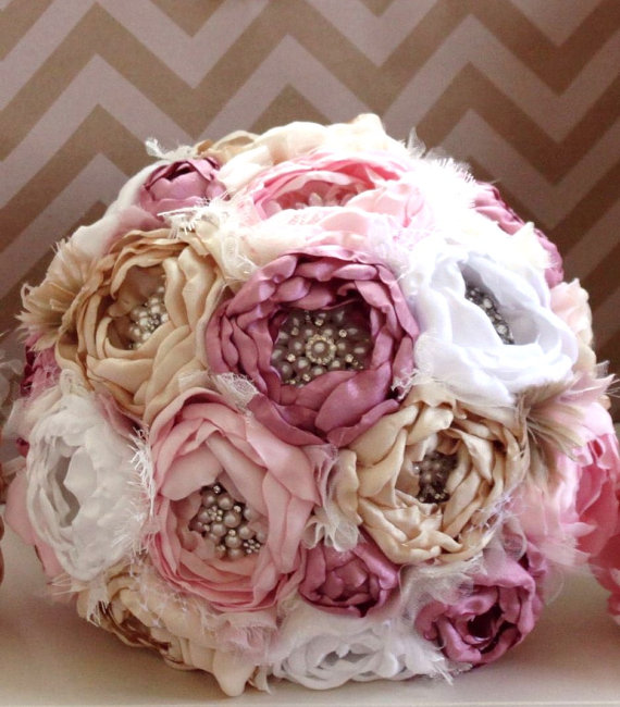 Mariage - Heirloom brooch bouquet. Fabric peony flowers in dusty rose,blush, champagne and white. Jane Austin inspired.