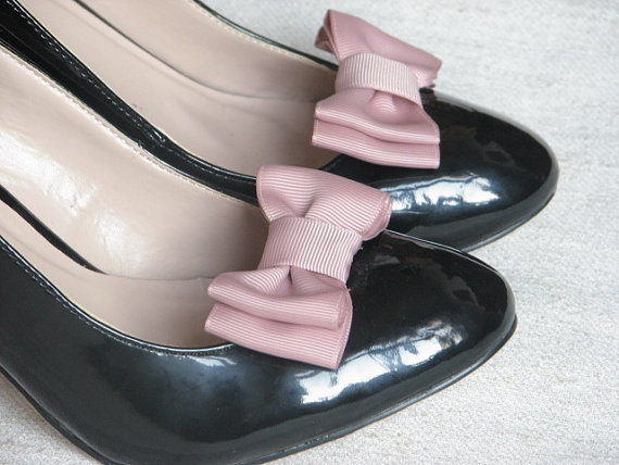 Hochzeit - Mauve shoe clips Old rose pink shoe clips Mauve shoe bows Dusty rose wedding Mauve wedding Antique pink shoe clips Mauve weeding shoes