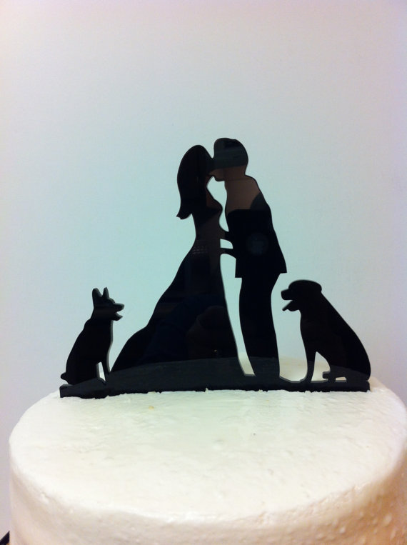 Mariage - Kissng Couple With Dogs Silhouette Wedding Cake Topper