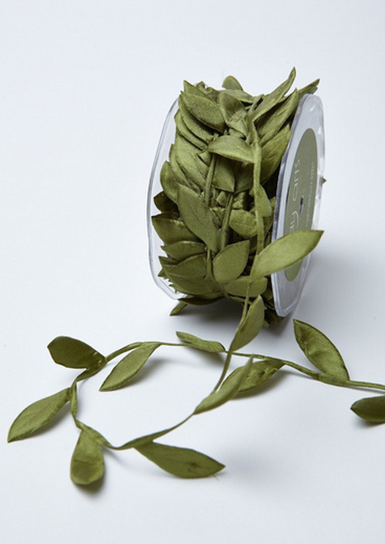 Mariage - Olive Ribbon. Green  Leaf Ribbon. Wedding Favors  Bow Supplies DIY Wedding Gift Wrap Favor Box Ribbon Craft Sewing DIY Wedding Bouquet