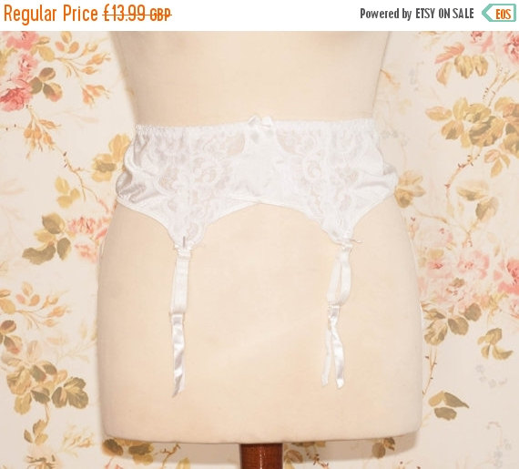 Hochzeit - Vintage White Satin Lace Garter Belt, Suspender Belt. Circumference: 34 - 38"