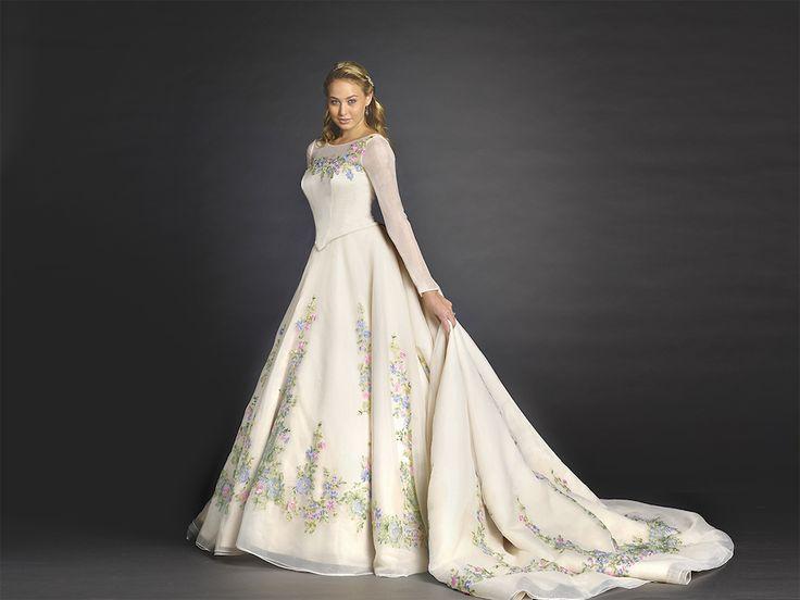Hochzeit - We're Swooning Over This Cinderella-Inspired Wedding Dress