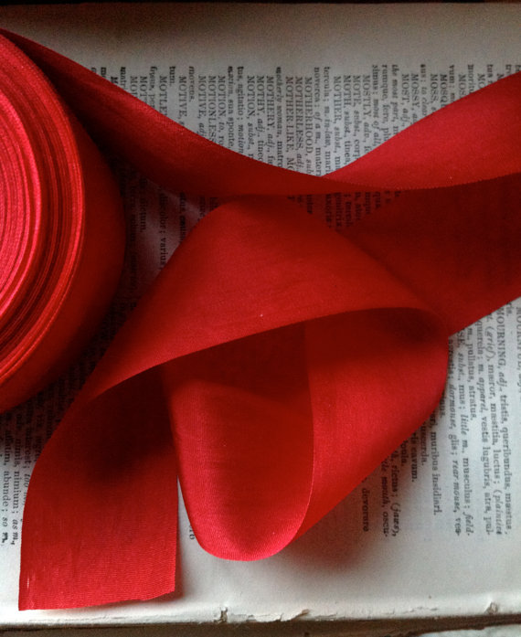 Свадьба - red silk ribbon simple elegant holiday wedding diy decor farmhouse primitive
