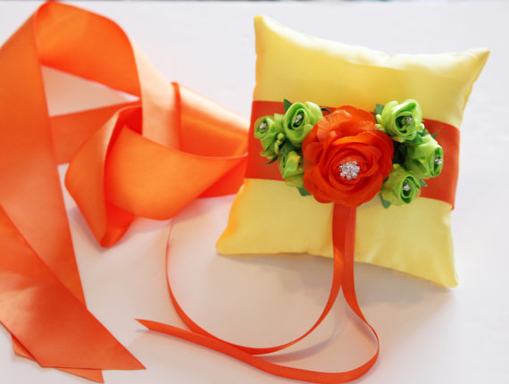 زفاف - Yellow Orange Ring Pillow for Dogs, Orang Light Green Flowers on Yellow Pillow, Wedding Dog Accessory, Ring Bearer Pillow