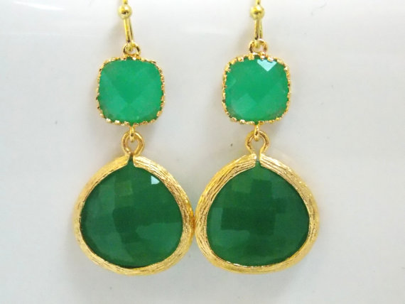Hochzeit - Gold Green Earrings, Glass Earrings, Mint, Gold Earrings, Wedding Jewelry, Bridesmaid Earrings, Bridal Jewelry, Bridesmaid Gifts