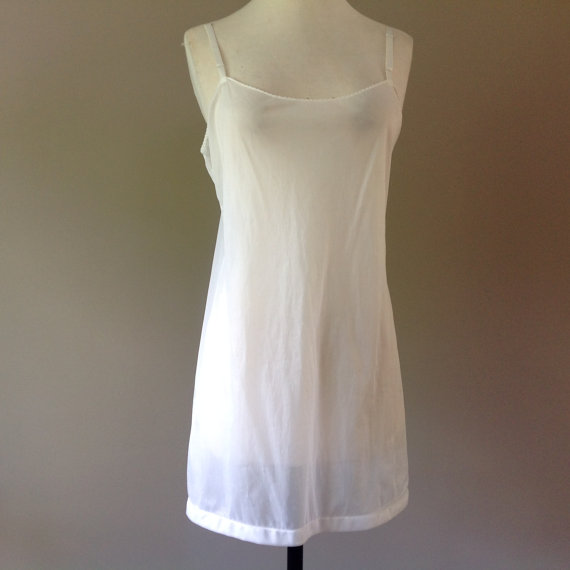 زفاف - 38 / Full Slip / Dress / White Nylon / Short Mini Length / by Van Raalte / Vintage Lingerie / FREE Shipping
