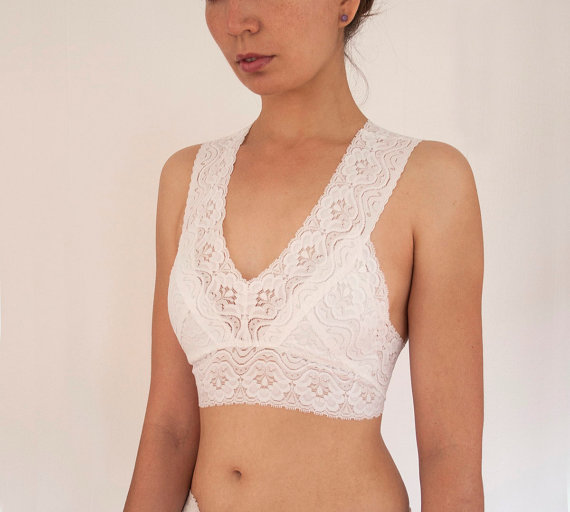 Свадьба - WHITE Lace Bralette Top. Wide Straps. Beautiful Lace Design. Wireless Soft Bra. Bridal Lingerie