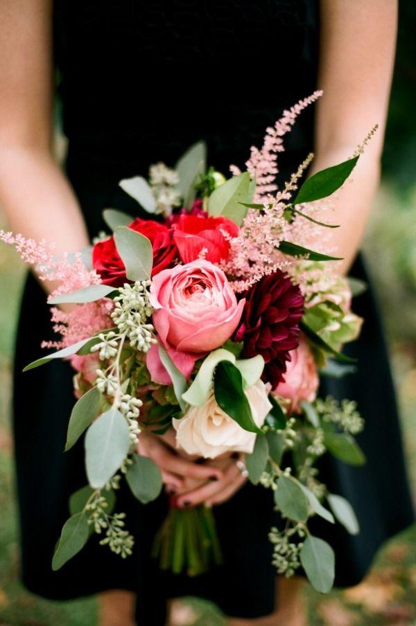 Свадьба - 15 Bachelorette-Inspired Red Rose Bouquets We'd Happily Accept