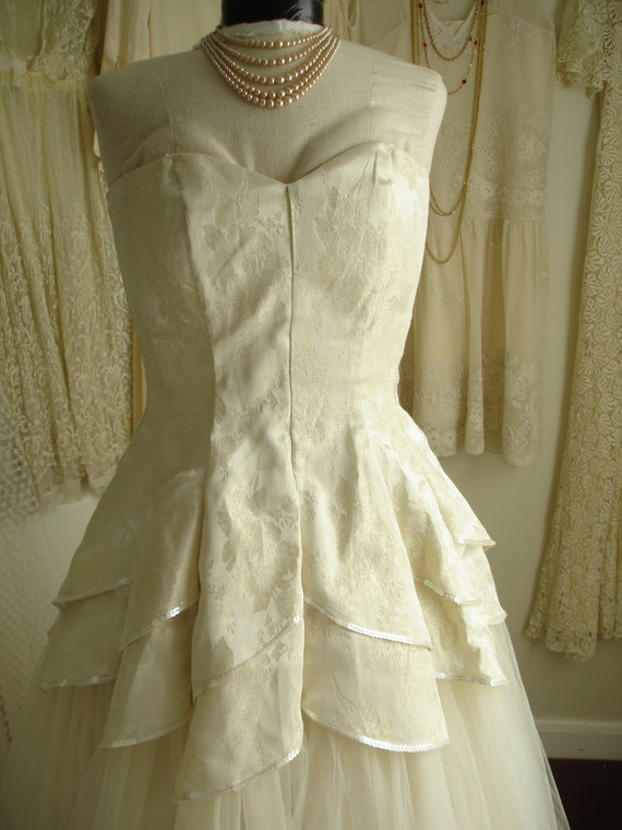 Mariage - REDUCED Tulle and Brocade Sweetheart Wedding/Bridal Dress with Sequin Trim and Very Full Skirt