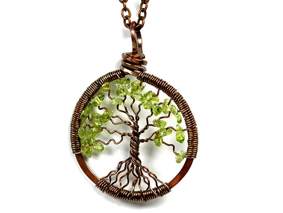 زفاف - The Spindly Roots Petite Tree of Life Antiqued Copper Necklace in Peridot.