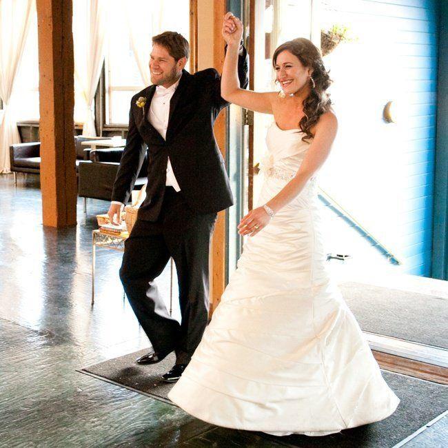 Свадьба - A Rustic Modern Wedding In Seattle, WA