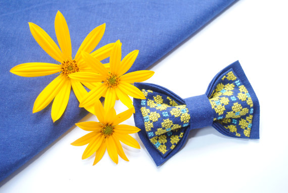 Hochzeit - EMBROIDERED BLUE bow tie with bright yellow flowers For Stylish men Women's fashion Independance day in Ukraine Boyfriend's gift Boys ties