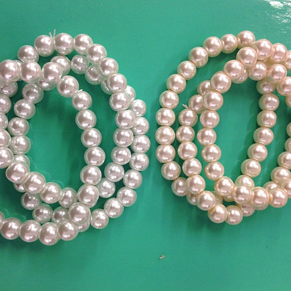 زفاف - 3PC vintage inspried ivory /white faux pearl bracelets for bridesmaid ,breakfast at tiffany party favor , wedding, bridal party /8mm
