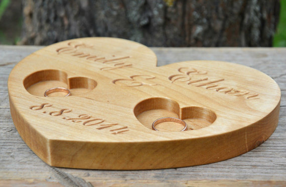 Свадьба - Personalized Wood Ring Box, Wedding Ring Bearer Pillow, Rustic Wedding Ring Holder, Wood Heart Ring Bearer, Rustic Wedding Decor