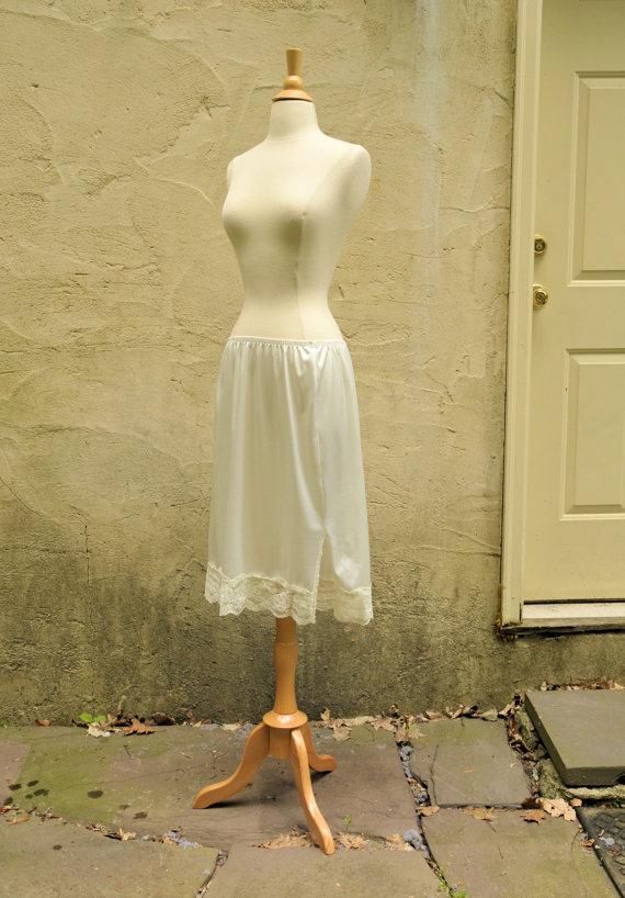 زفاف - White Elastic Waist Lace Half Slip Sz. XL //1960s Lingerie