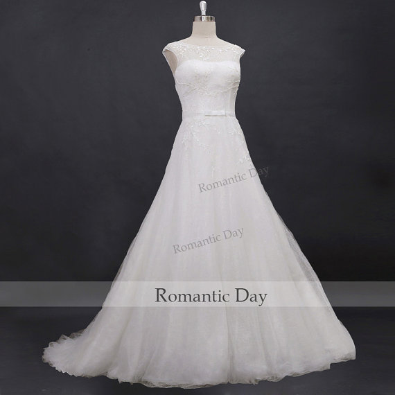 Mariage - Elegant Illusion Neckline Lace Wedding Dresses 2015/Handmade Dresses/Beach Wedding Dress Simple White Wedding Dress 0281