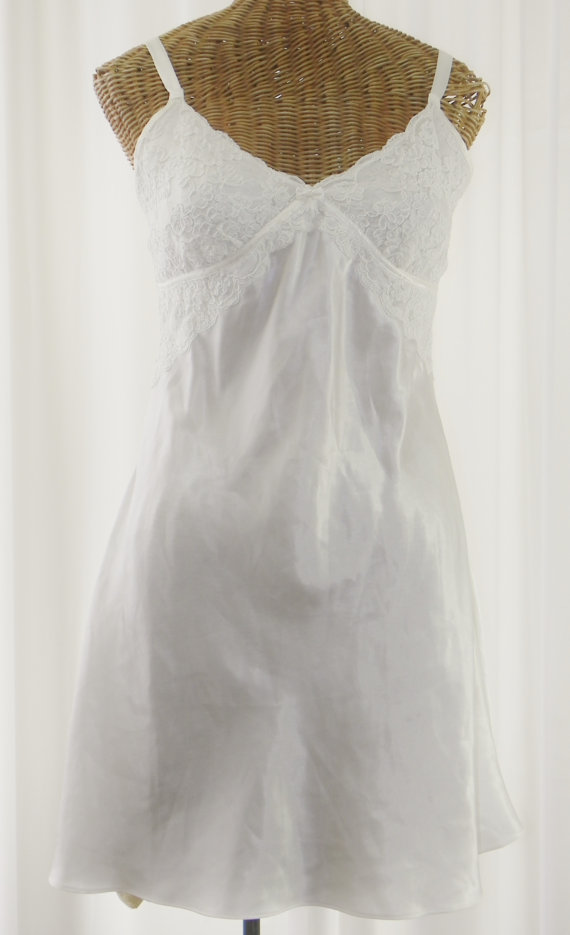 Свадьба - Vintage Jones of New York Bridal White Chemise Nightgown Exquisite Lace Dead Stock/Unworn Size Small Circa 1980’s