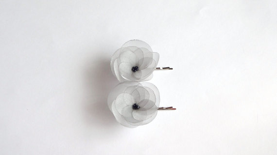 Свадьба - Gray Organza Flowers Hair Pins or Shoe Clips