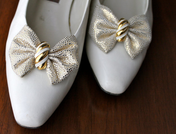 Свадьба - White Wedding Shoes Gold Bow Vintage Leather Dress Shoes Bride Bridesmaid Shoes Accessories Women' Vintage Gold High Heels Pumps Gift Ideas