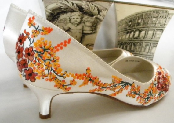 زفاف - Fall Wedding Shoes , Delphinium flowers, ivory shoes, medium heel shoes, ivory satin shoes , fall painted shoes, leaves and flowers , Ivory