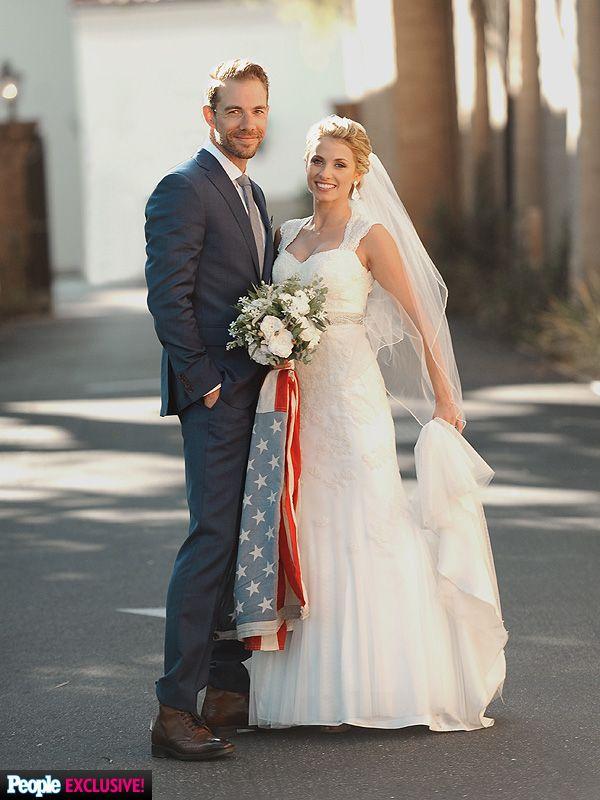 زفاف - Plain White T's Tim Lopez's Wedding Day Details: All The Scoop On Her Gorgeous Gown And His Classic Suit ('I Wasn't Going To Be Caught Dead In A Tux!')