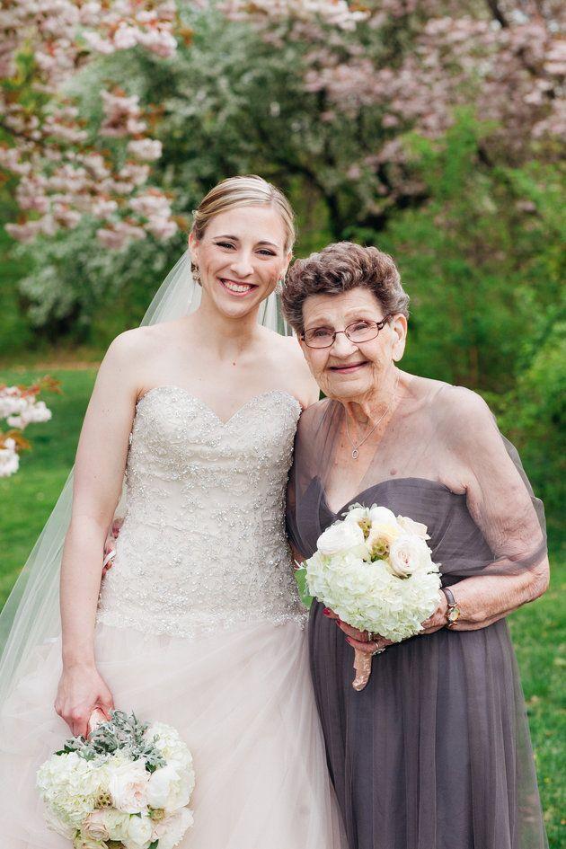 Hochzeit - This Gorgeous 89-Year-Old Grandma Stole The Show As A Bridesmaid