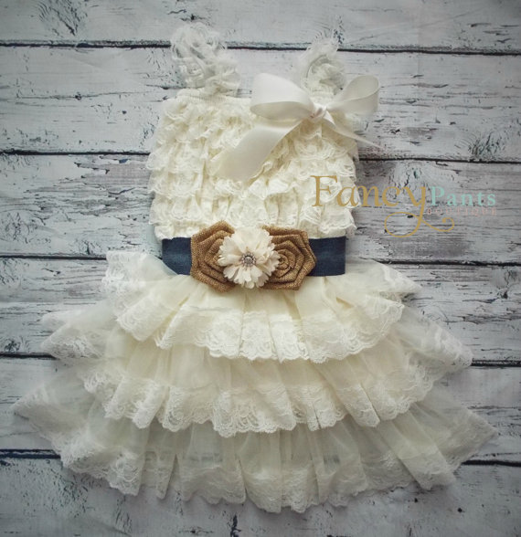 Свадьба - Country Flower Girl Dress, Ivory Burlap and Denim Lace Dress, Cowgirl Dress, Rustic Flower Girl Dress, Ivory Lace Dress, Cowgirl dress