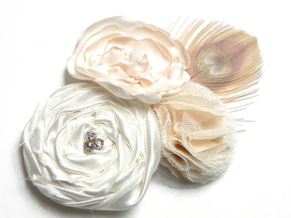 Hochzeit - Bridal Hair Fascinator - Ivory Cream Flower Clip Fascinator - Ivory Peacock Feather - Add to your birdcage Veil - Sash Corsage Pin SALE -