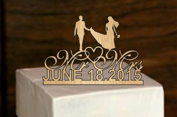 Свадьба - Rustic Wedding Cake Topper - Silhouette Custom Wedding Cake Topper - Personalized Monogram Cake Topper - Mr and Mrs - Bride and Groom
