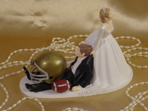 زفاف - Notre Dame University Football Couple Bride dragging Sports Lover Groom Fun Wedding Cake Topper-1