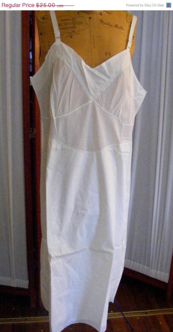 Mariage - 51% OFF Mid Century Vintage White Full Slip 44" Bust New Old Stock