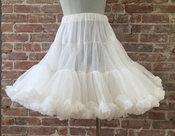زفاف - 1950s White Petticoat / Vintage Crinoline / Rockabilly / Square Dance / Size Small