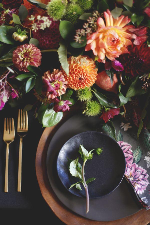 Hochzeit - SETTING A RICH TABLE FOR FALL 